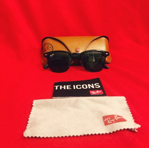 Ray-Ban Accessories - Ray-Ban Wayfarer Black Sunglasses